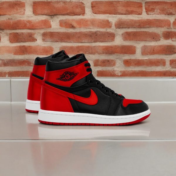 AIR JORDAN 1 Retro HI OG Satin Bred - Image 2